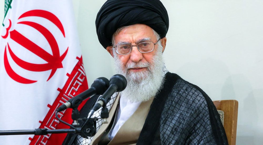 خط ائمه، خط ایستادگی و استقامت است