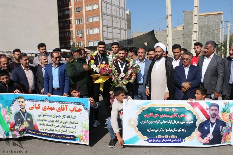 ۲ کاراتهکار قهرمان وارد زادگاه خود میاندوآب شدند + تصاویر