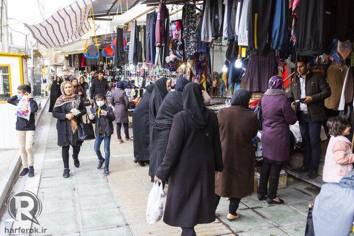 پیادهروهای شهر در قرق مغازهداران است