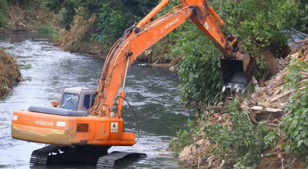 اصلاح سازههای تقاطعی بحرانی واقع در مسیر رودخانههای آذربایجان غربی