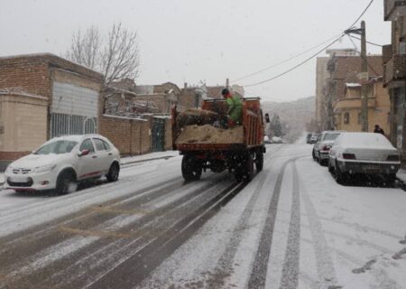 خدمت‌رسانی ۸۰۰ پاکبان در پی بارش برف