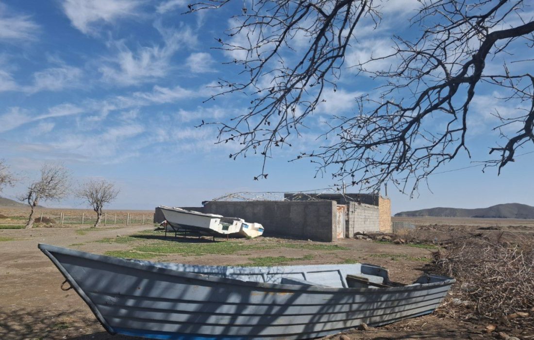 حسرت قایقها برای آبی که نیست