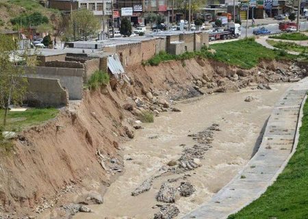 آزادسازی ۲۰ هکتار بستر رودخانه در شاهین‌دژ