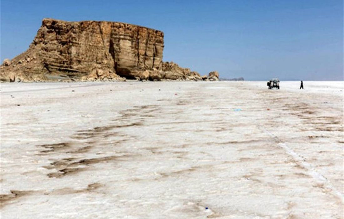 کنترل ریزگردهای نمکی دریاچه ارومیه با حفاظت فیزیکی