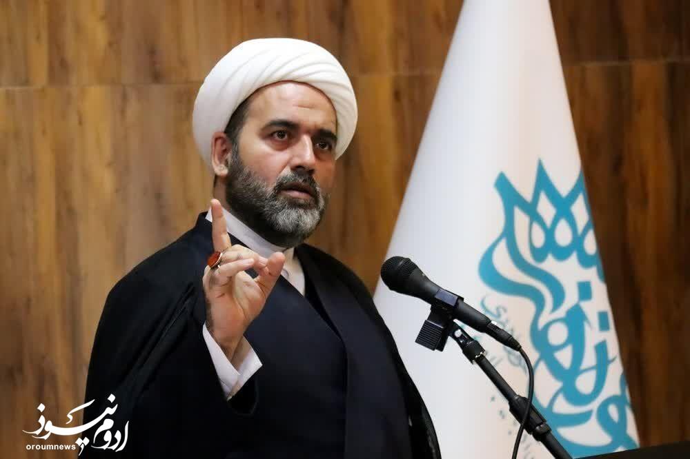 غرب منتقد دین و حامی بی‌اخلاقی نظام‌مند است