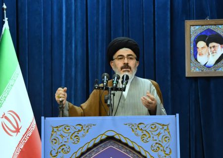 حل مشکلات معیشتی باید اولویت اصلی مسئولان باشد