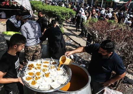 پخت روزانه ۷۰۰۰ پرس غذا برای زائران اربعین