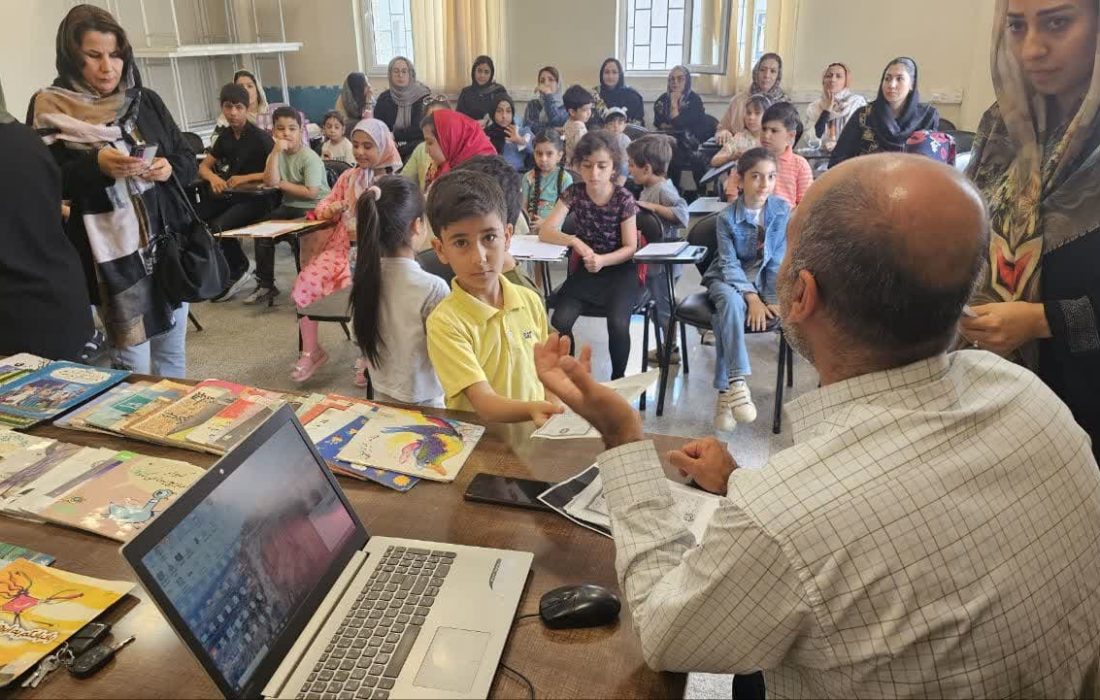 راهاندازی کتابخانه سیار شهری در فرهنگسرای طاها