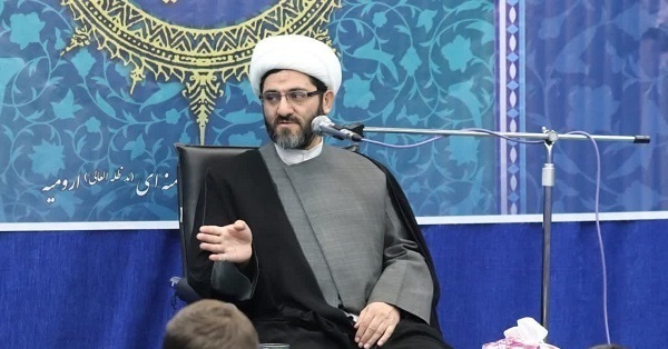 رسالت رسانه انقلابی افشای چهره دشمن است