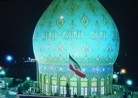 اهتزاز پرچم ایران روی گنبد مسجد مقدس جمکران