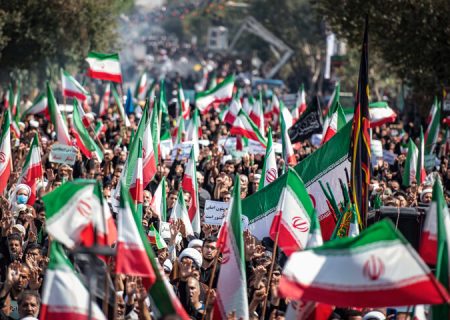 ملت ایران در برابر تهدیدات مقاوم است