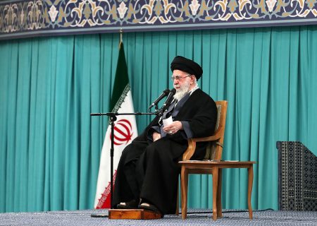 ملت ایران با وحدت کمر فتنه را شکست