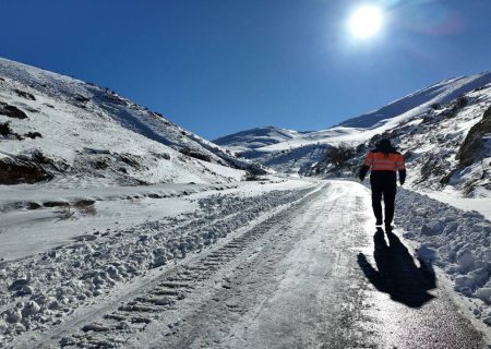امدادرسانی به ۵۰۰ خودروی گرفتار در برف آذربایجان‌غربی