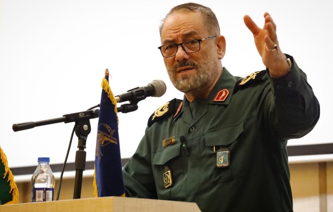 دشمن در اندیشه تصرف ذهن جوان ایرانی است