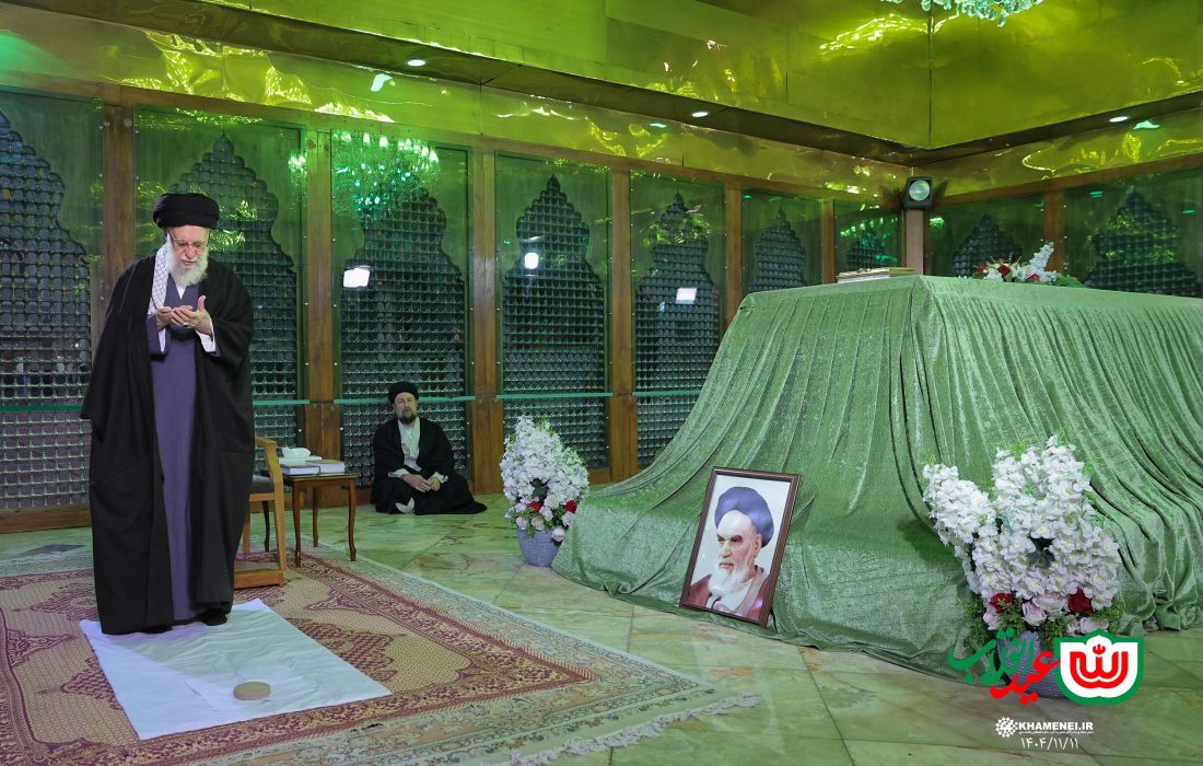 حضور حضرت آیتالله خامنهای در حرم مطهر حضرت امام خمینی(ره)
