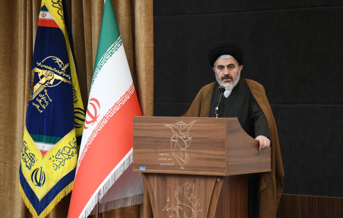 پاسداران نماد بصیرت و وفاداری به ولایت هستند