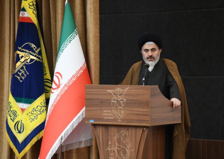 پاسداران نماد بصیرت و وفاداری به ولایت هستند