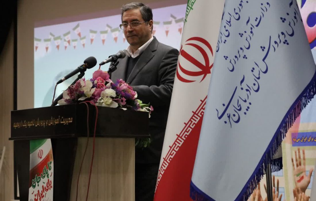 معلمان پیشگامان تربیت و انقلاب اسلامی هستند