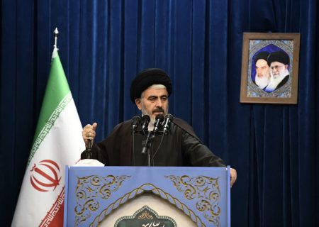 پیروزی انقلاب اسلامی به ملت ایران عزت داد