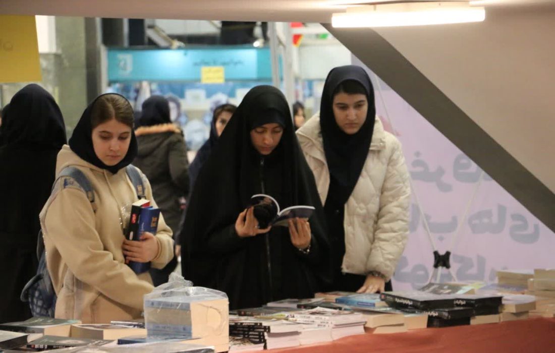 استقبال گسترده مردم از نمایشگاه کتاب ارومیه