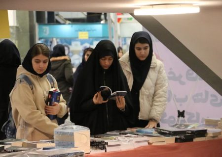 استقبال گسترده مردم از نمایشگاه کتاب ارومیه