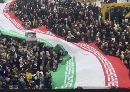 ملت ایران پای آرمان‌های انقلاب ایستادند