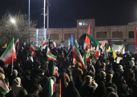 اجتماع موج‌گونه امت در سوگ امام شهید