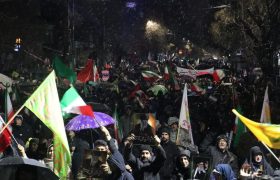 مردم ارومیه همچنان در خیابان، حتی زیر باران