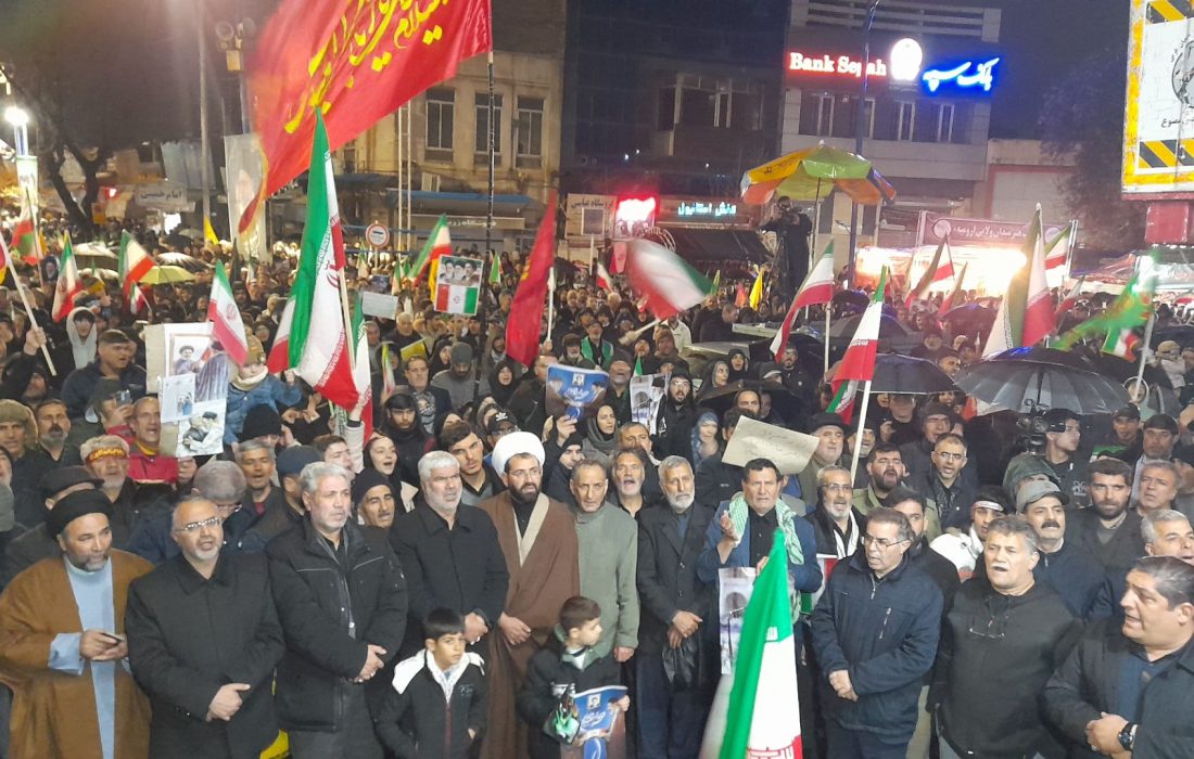 طوفان مردم ارومیه در زیر باران