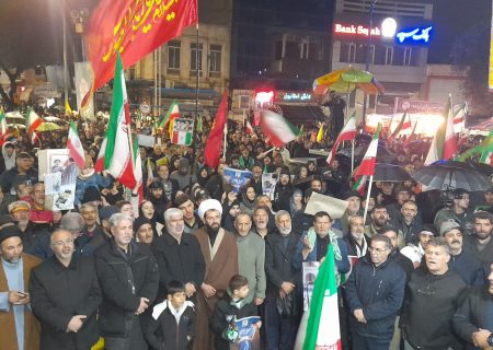 طوفان مردم ارومیه در زیر باران