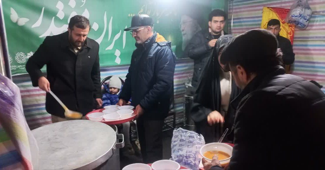 توزیع افطاری ساده توسط دانش‌آموزان در ارومیه