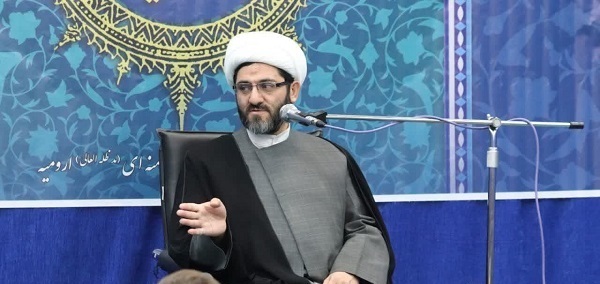 خون شهدا؛ ضامن عزت و اقتدار ایران است