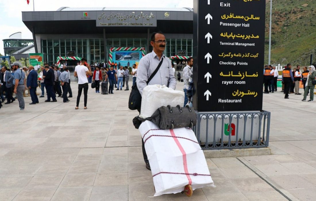 تردد ۱۶۱ هزار نفر از مرز رازی