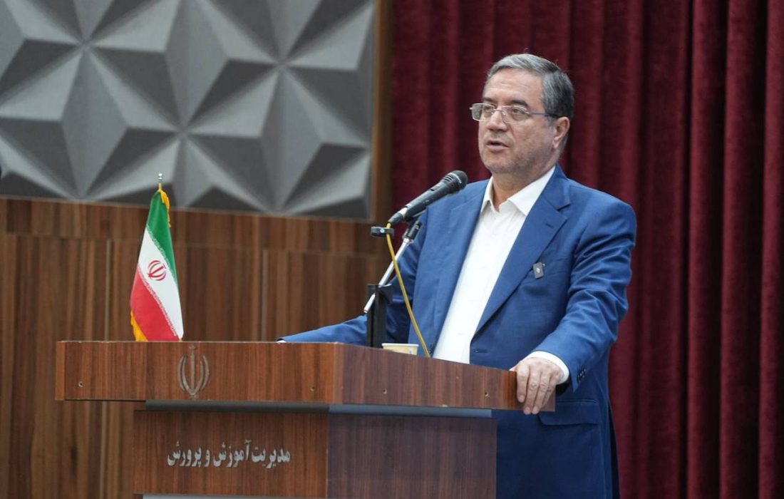 معلمان محور توسعه و پیشرفت آذربایجانغربی هستند