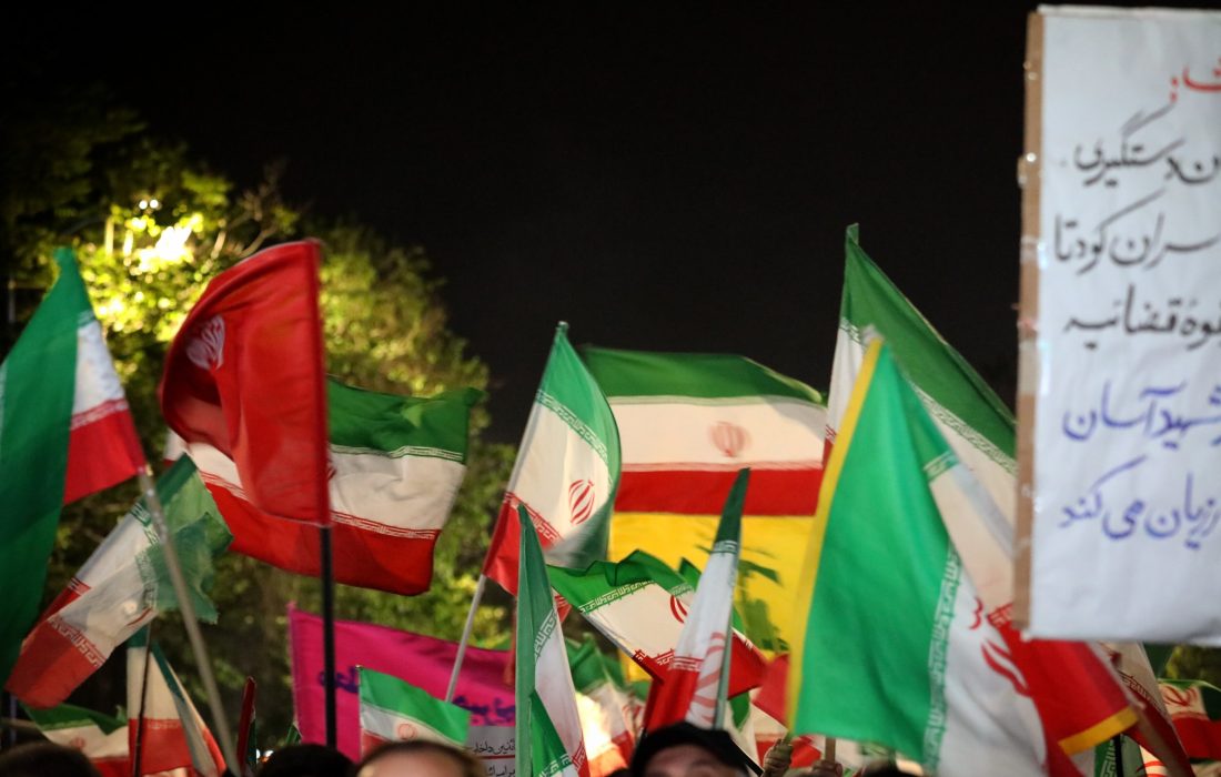 پرچم ایران بر دستان غیرتمندان ارومیه‌ای