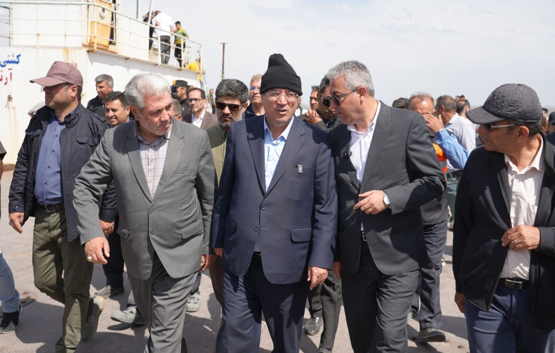 بازدید استاندار آذربایجان‌غربی از پل میان‌گذر دریاچه ارومیه