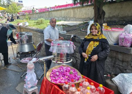 آئین گلاب‌گیری خوی با یاد شهدا آغاز شد
