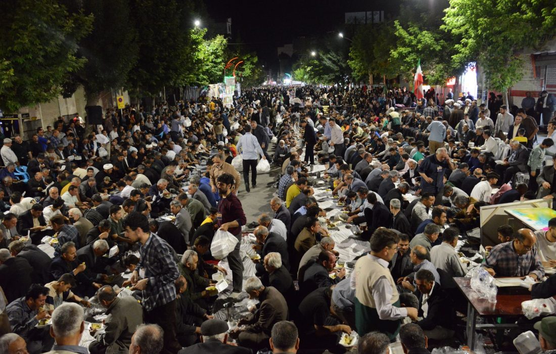برپایی بزرگترین سفره اطعام علوی در میاندوآب