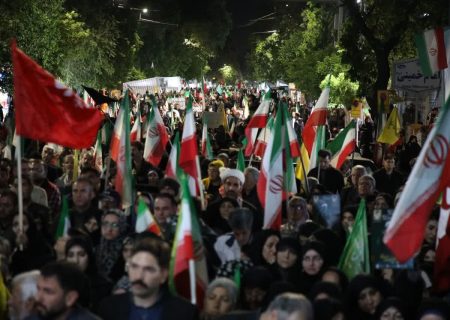 مردم ایران سازندگان تاریخ پرافتخار انقلاب هستند