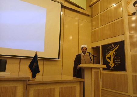 ملت ایران با وحدت مقابل دشمن ایستاده است