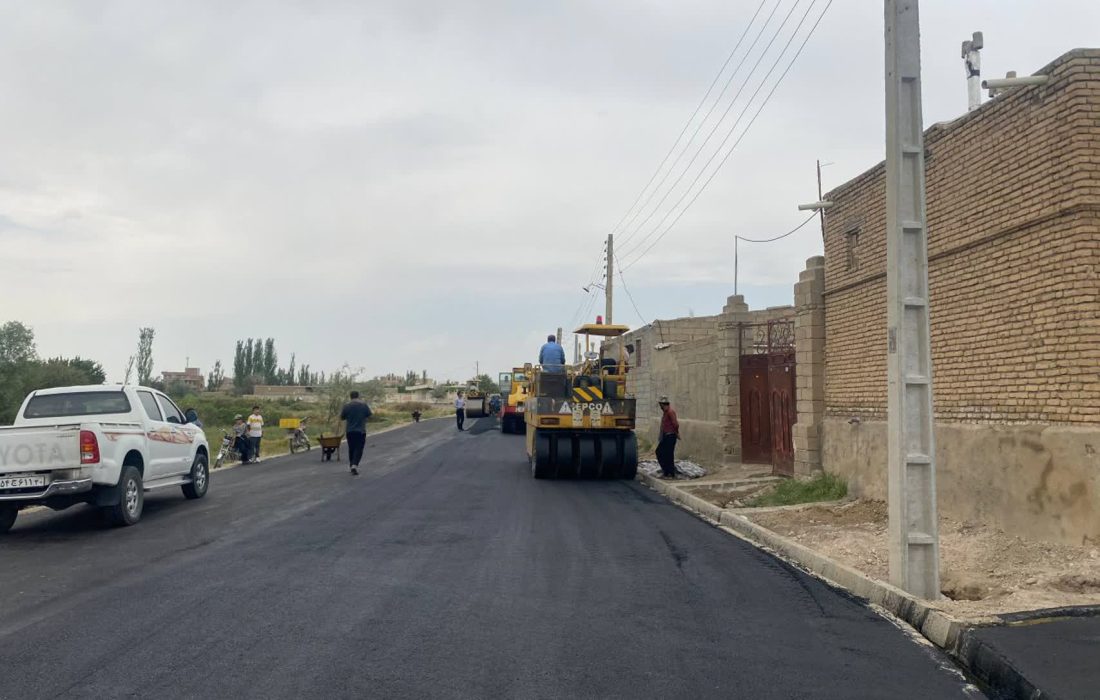 اجرای عملیات آسفالت‌ریزی معابر در ۱۰۸ روستای میاندوآب