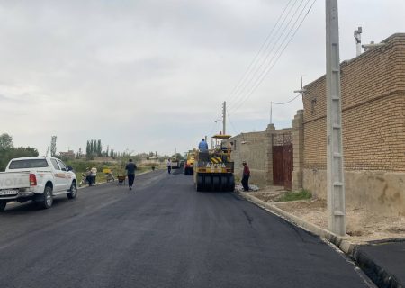 اجرای عملیات آسفالت‌ریزی معابر در ۱۰۸ روستای میاندوآب