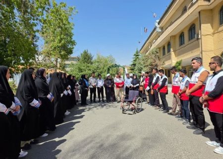 جوانان هلال‌احمر آذربایجان‌غربی یاری‌رسان زائران مشهد شدند