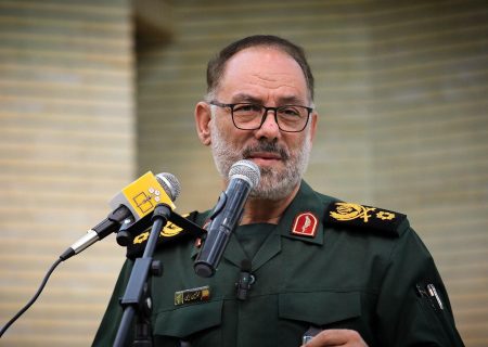 وحدت ملت ایران سد راه توطئه‌های دشمن است