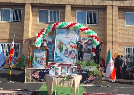 دانش‌آموزان وارث خون شهدای این سرزمین هستند