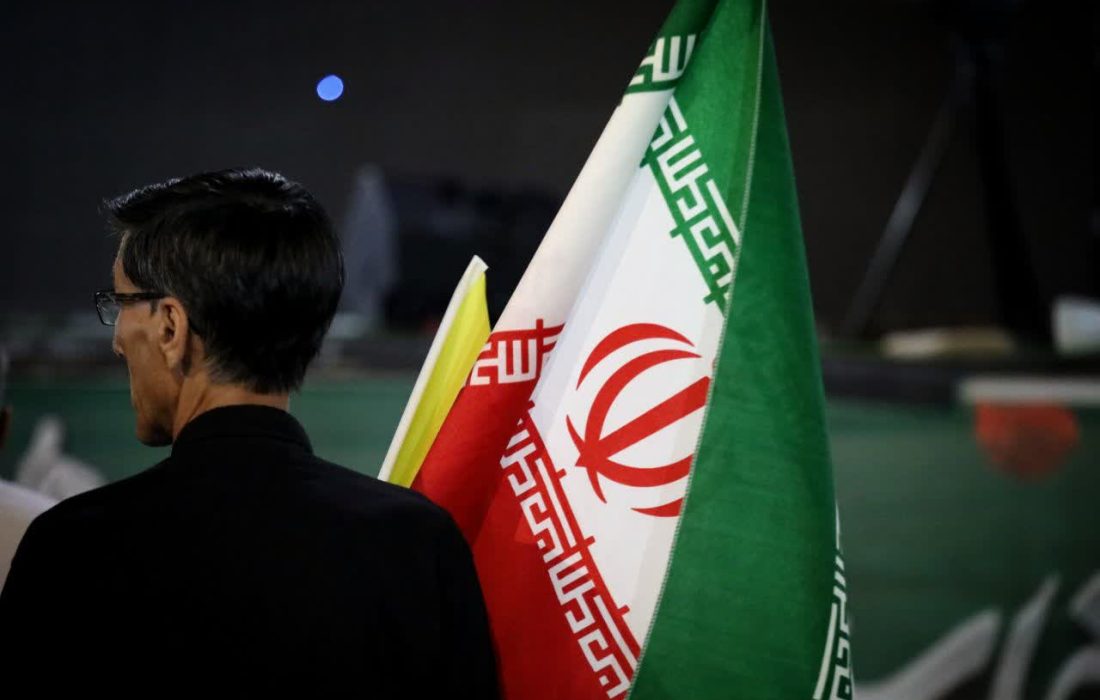 شکوه پرچم ایران در تجمع مردم ارومیه