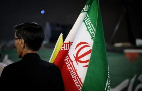 شکوه پرچم ایران در تجمع مردم ارومیه